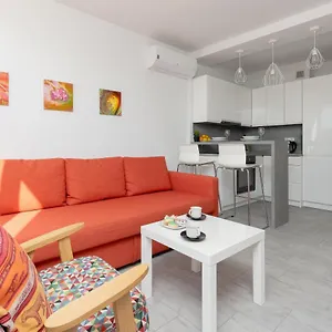 Chlodna With A View Wola By Renters Warszawa