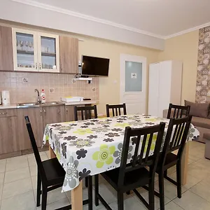 Zoli Apartmanok-timi Kölcsey 34-36 Hajdúszoboszló